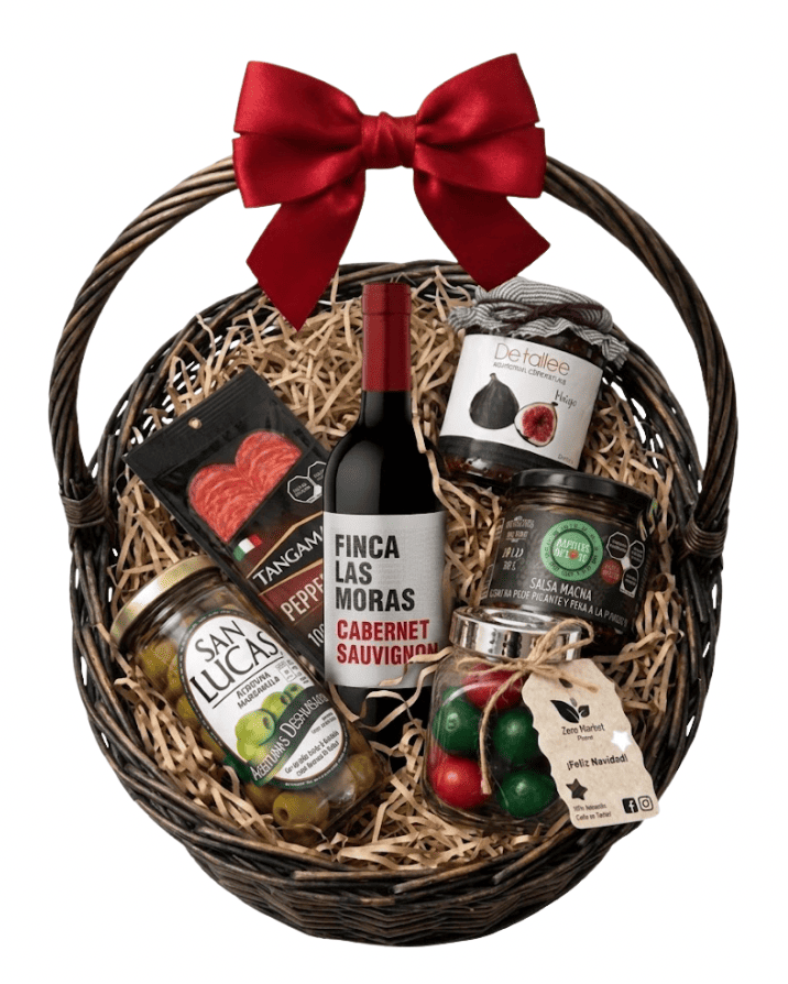 Arcón de regalo, con vino, productos gourmet y quesos